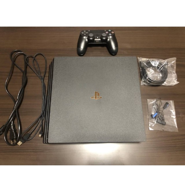 PlayStation4(プレイステーション4)のPlayStation4pro CUH-7100B エンタメ/ホビーのゲームソフト/ゲーム機本体(家庭用ゲーム機本体)の商品写真