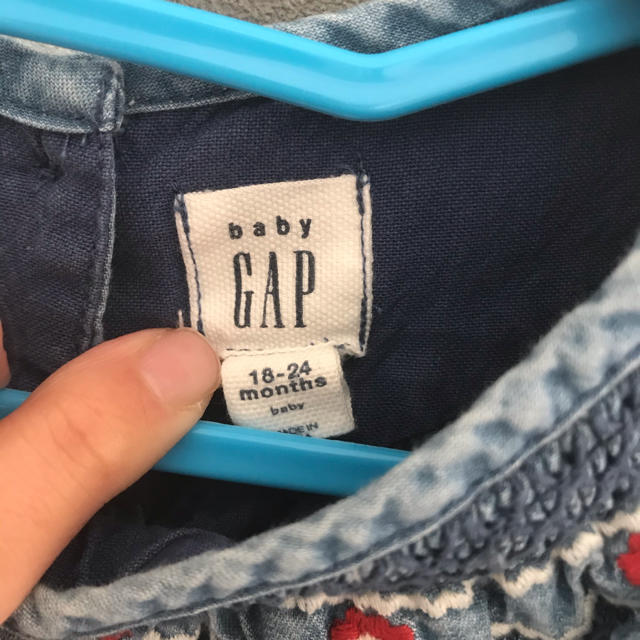 babyGAP(ベビーギャップ)のgap デニムワンピース  キッズ/ベビー/マタニティのキッズ服女の子用(90cm~)(ワンピース)の商品写真