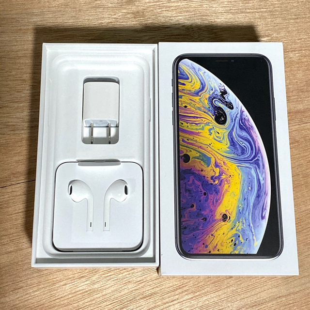 Apple(アップル)の【ラテさん専用】iPhone XS MAX 512GB au  スマホ/家電/カメラのスマートフォン/携帯電話(スマートフォン本体)の商品写真