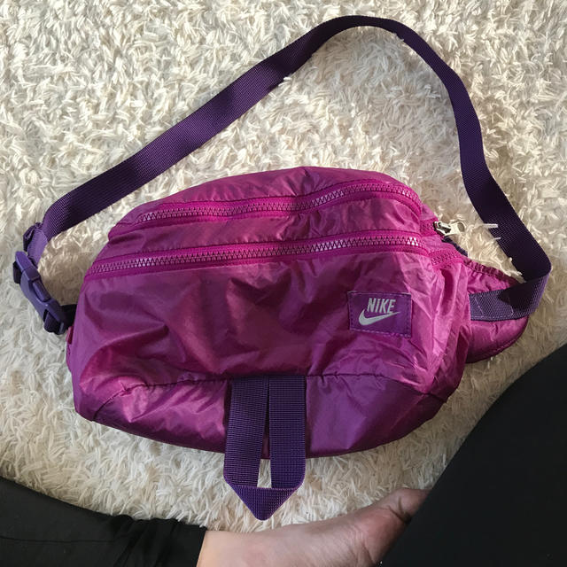 NIKE(ナイキ)のナイキ NIKE リュック ウエストポーチ 紫 レディースのバッグ(リュック/バックパック)の商品写真