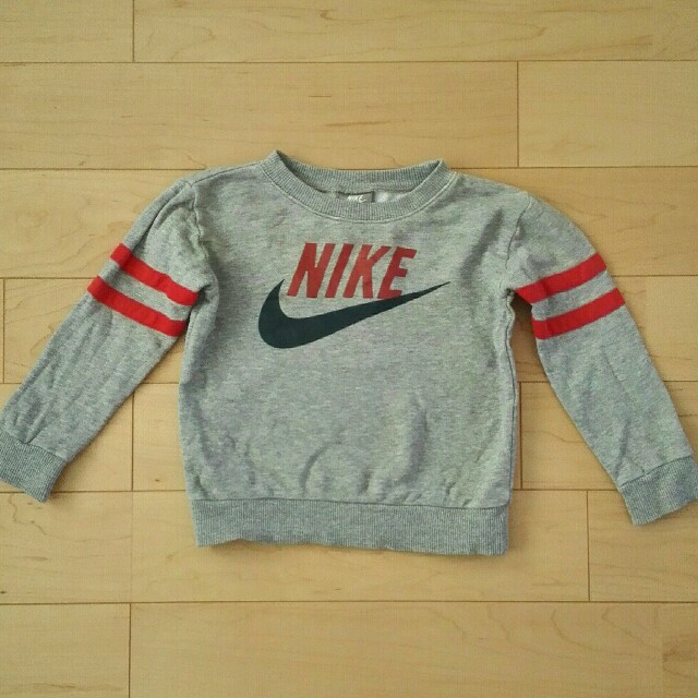 NIKE(ナイキ)のナイキ　トレーナー　100cm キッズ/ベビー/マタニティのキッズ服男の子用(90cm~)(Tシャツ/カットソー)の商品写真