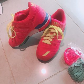 アディダス(adidas)のadidas スニーカー(スニーカー)