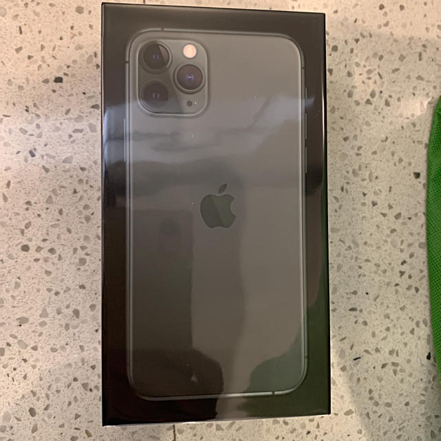 ほぼ新品 香港版 iphone11pro max 256gb DUAL SIM