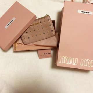 ミュウミュウ(miumiu)のmiumiu♡スタッズポーチ(ポーチ)