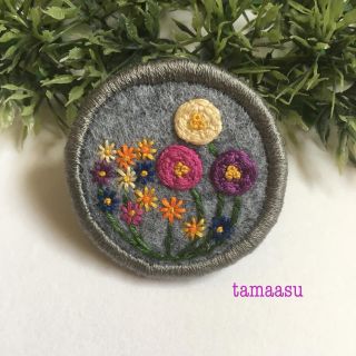 486.お花の刺繍ブローチ✴︎受注製作(コサージュ/ブローチ)