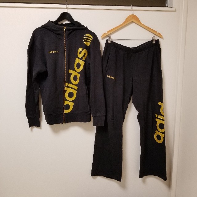 adidas(アディダス)のadidas◆アディダス黒×goldデカロゴ上下セットアップ メンズのメンズ その他(その他)の商品写真