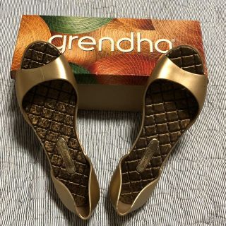 グレンダ(grendha)のgrendha ゴールド ラバーシューズ　使用１回のみ(サンダル)