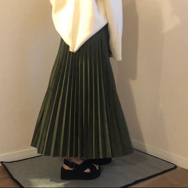 【即納】スエードロングプリーツスカート|カーキ レディースのスカート(ロングスカート)の商品写真