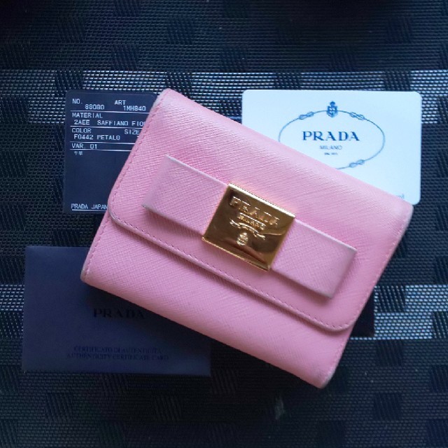 PRADA(プラダ)のあやちゃん様専用。プラダ財布 レディースのファッション小物(財布)の商品写真