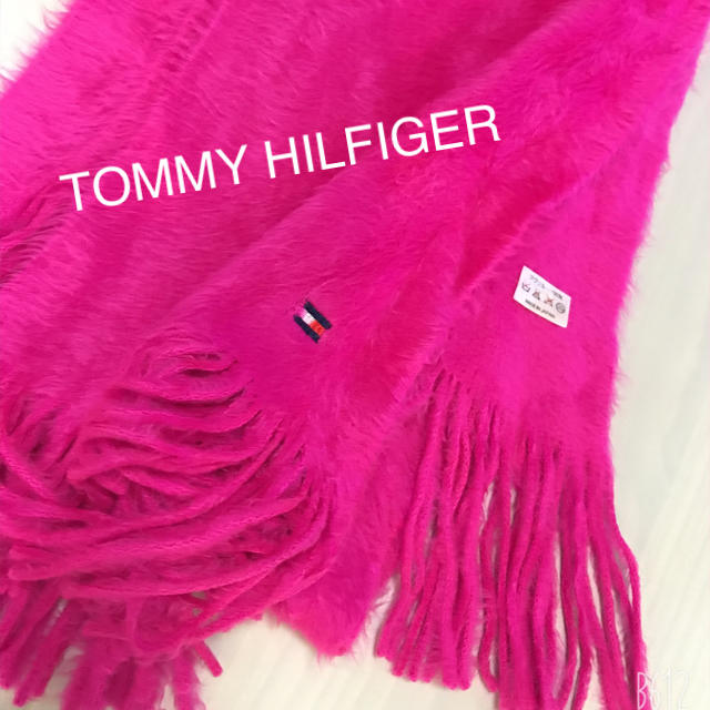 TOMMY HILFIGER(トミーヒルフィガー)のTOMMY HILFIGER♡ショッキングピンク マフラー 新品 レディースのファッション小物(マフラー/ショール)の商品写真