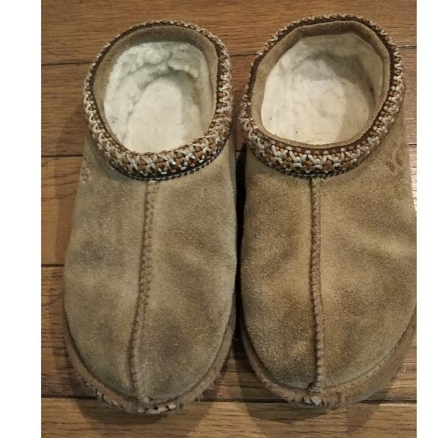 UGG(アグ)のUGG アグ スリッポン キッズ US1 19cm ベージュ キッズ/ベビー/マタニティのキッズ靴/シューズ(15cm~)(スリッポン)の商品写真