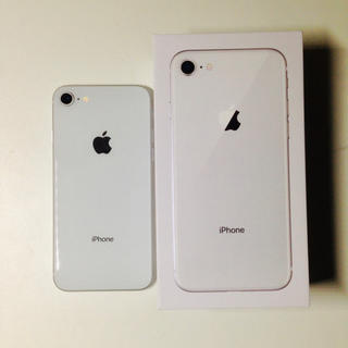 アイフォーン(iPhone)のiPhone 8 Silver 64 GB SIMフリー(スマートフォン本体)