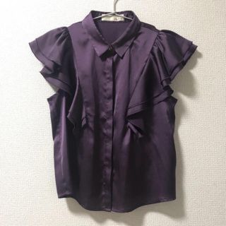 リリーブラウン(Lily Brown)の美品❇︎ サテンフリルブラウス(シャツ/ブラウス(半袖/袖なし))