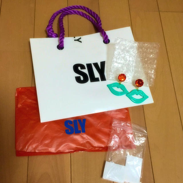 SLY(スライ)の【SLY】リップイアリング♡新品 レディースのアクセサリー(イヤリング)の商品写真