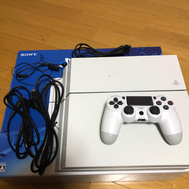 PlayStation4(プレイステーション4)のPS4本体 CUH-1200A 500GB ホワイト エンタメ/ホビーのゲームソフト/ゲーム機本体(家庭用ゲーム機本体)の商品写真