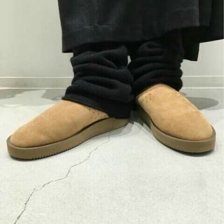 アパルトモンドゥーズィエムクラス(L'Appartement DEUXIEME CLASSE)のSUICOKE/スイコック MOUTON SABO♪キャメル(スリッポン/モカシン)