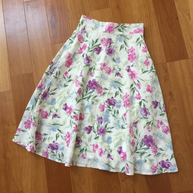 MISCH MASCH(ミッシュマッシュ)のミッシュマッシュ 花柄 フレア スカート ウエスト 後ろゴム サイズS レディースのスカート(ひざ丈スカート)の商品写真