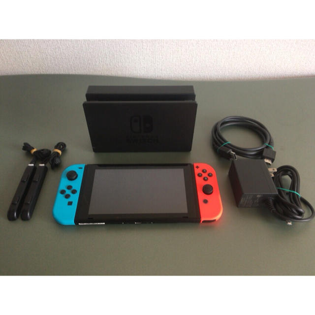 Nintendo Switch(ニンテンドースイッチ)の【送料無料】Nintendo Switch 本体 エンタメ/ホビーのゲームソフト/ゲーム機本体(家庭用ゲーム機本体)の商品写真