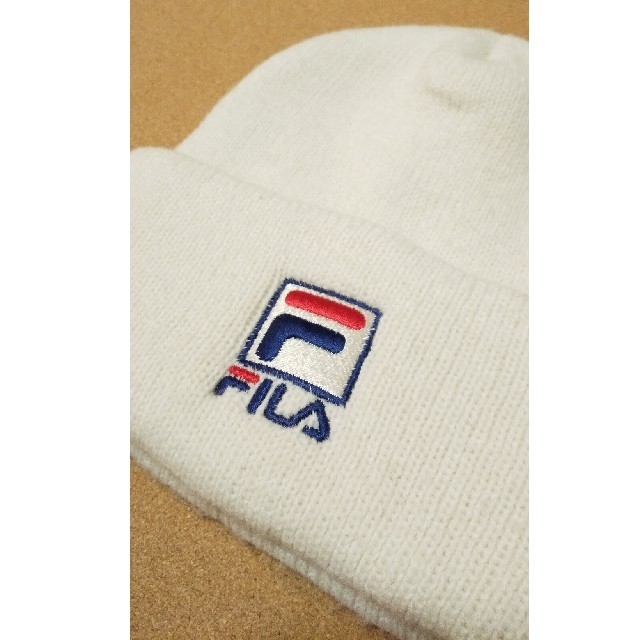 FILA(フィラ)のFILA 白 アイボリー ニット帽 レディースの帽子(ニット帽/ビーニー)の商品写真