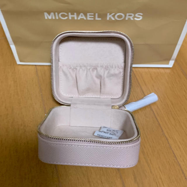 Michael Kors(マイケルコース)のMICHEAL KORS マイケルコース アクセサリーポーチ ピンクページュ レディースのファッション小物(ポーチ)の商品写真