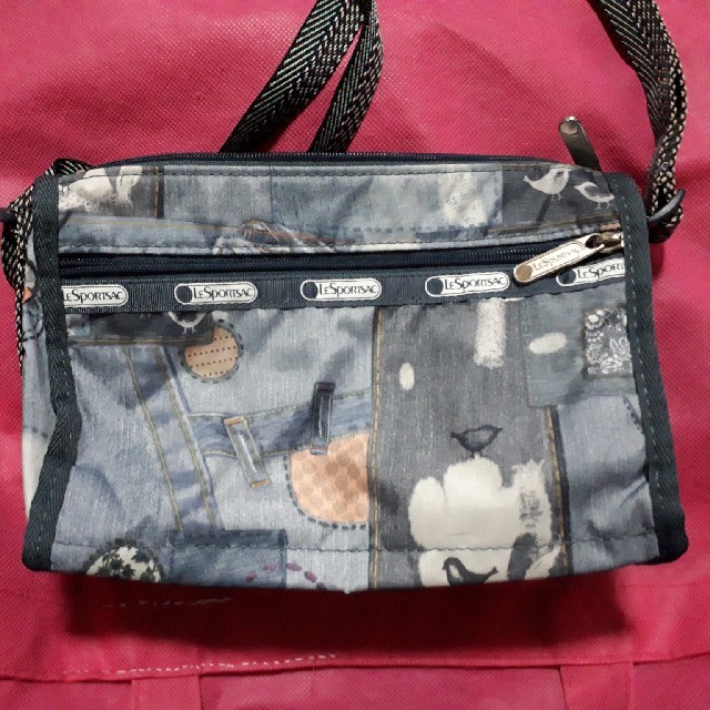 LeSportsac(レスポートサック)のレスポートサック　ミニショルダーバッグ　デニムバッチワーク レディースのバッグ(ショルダーバッグ)の商品写真