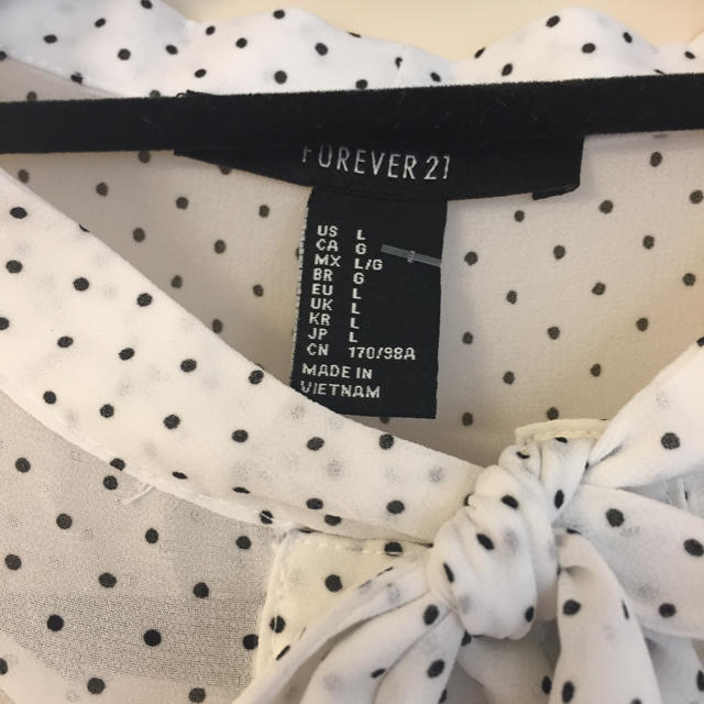 FOREVER 21(フォーエバートゥエンティーワン)の※タカリン様 専用 ※ ドットシフォンブラウス レディースのトップス(シャツ/ブラウス(長袖/七分))の商品写真