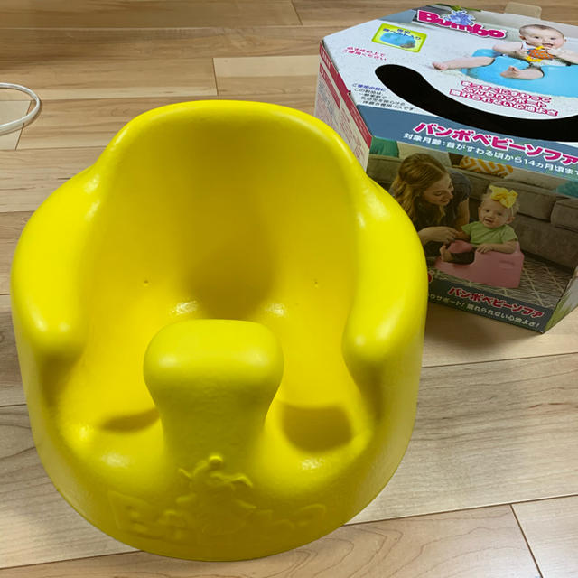 Bumbo(バンボ)のバンボ ベビーチェア ベビーソファ テーブル・腰ベルト付き 美品 キッズ/ベビー/マタニティの寝具/家具(その他)の商品写真