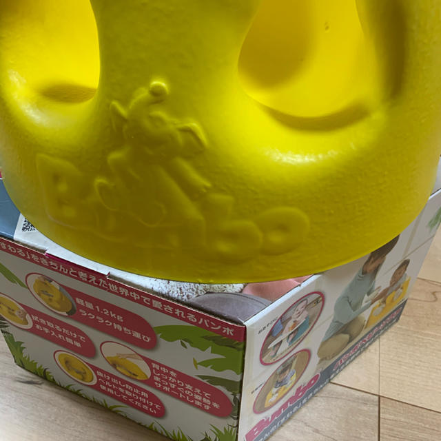 Bumbo(バンボ)のバンボ ベビーチェア ベビーソファ テーブル・腰ベルト付き 美品 キッズ/ベビー/マタニティの寝具/家具(その他)の商品写真