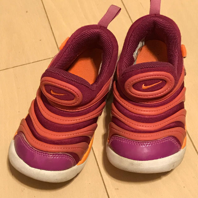 NIKE(ナイキ)のNIKEダイナモフリー キッズ/ベビー/マタニティのキッズ靴/シューズ(15cm~)(スニーカー)の商品写真