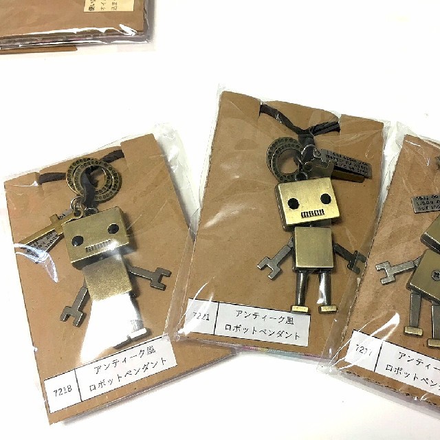 アンティーク風ロボットペンダント レディースのアクセサリー(ネックレス)の商品写真