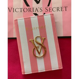 ヴィクトリアズシークレット(Victoria's Secret)のVictoria’s Secret 「新品」ストライプパスポートケース(名刺入れ/定期入れ)