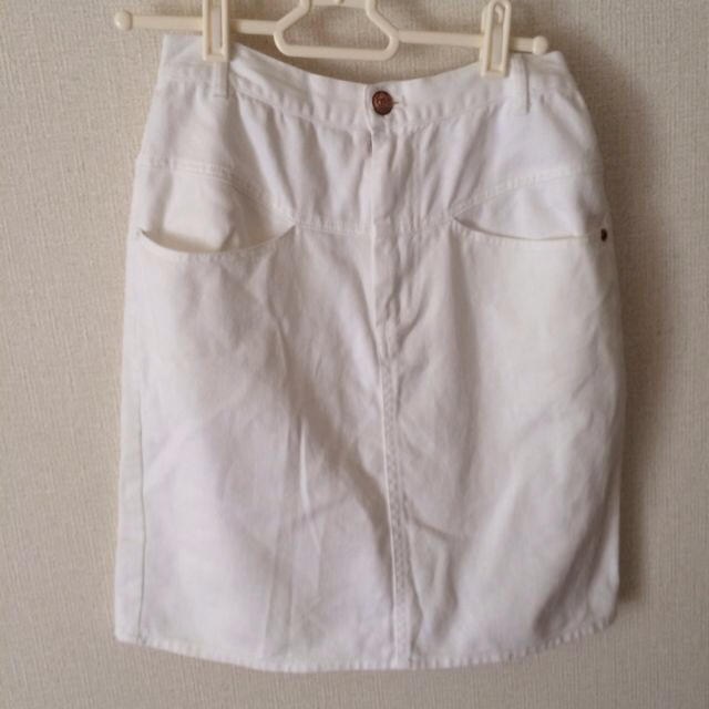 one after another NICE CLAUP(ワンアフターアナザーナイスクラップ)のホワイトデニムタイトスカート レディースのスカート(ひざ丈スカート)の商品写真
