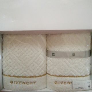 ジバンシィ(GIVENCHY)のGIVENCHYジバンシータオルハンカチ二枚セット箱入り(ハンカチ)