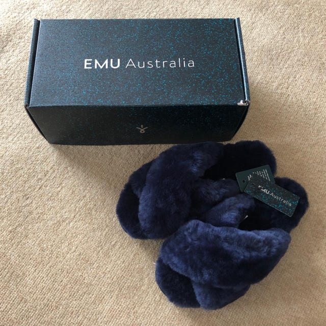 EMU(エミュー)の新品☆EMU Australia☆ファーサンダル☆もこもこムートン☆ネイビー レディースの靴/シューズ(サンダル)の商品写真