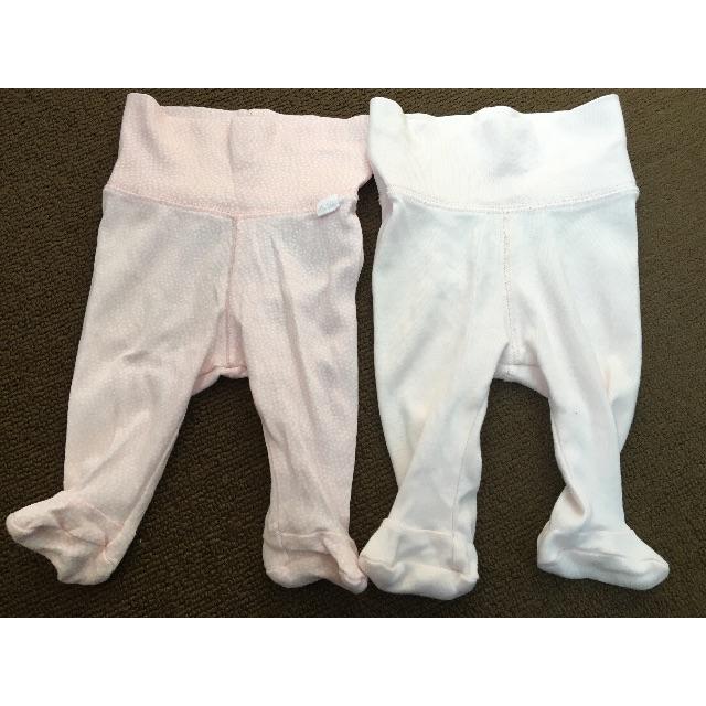 H&M(エイチアンドエム)の新生児足つきパンツ キッズ/ベビー/マタニティのベビー服(~85cm)(パンツ)の商品写真
