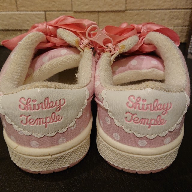 Shirley Temple(シャーリーテンプル)のシャーリーテンプル リボンスニーカー キッズ/ベビー/マタニティのキッズ靴/シューズ(15cm~)(スニーカー)の商品写真