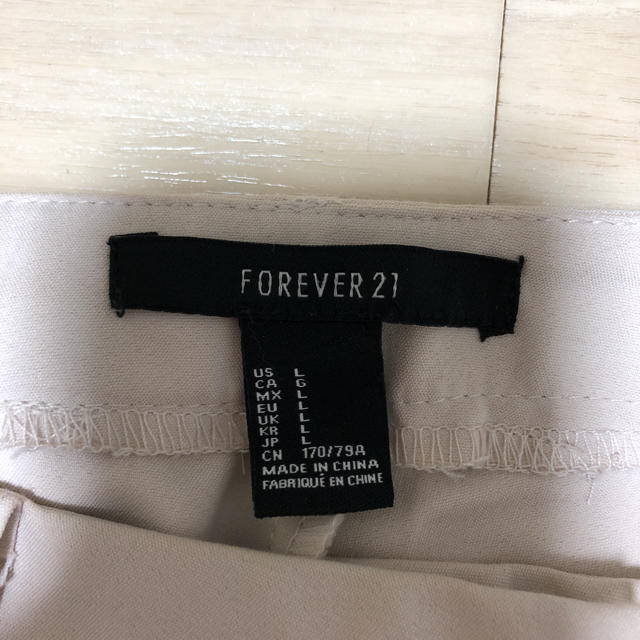 FOREVER 21(フォーエバートゥエンティーワン)のフォーエバー21パンツ レディースのパンツ(カジュアルパンツ)の商品写真