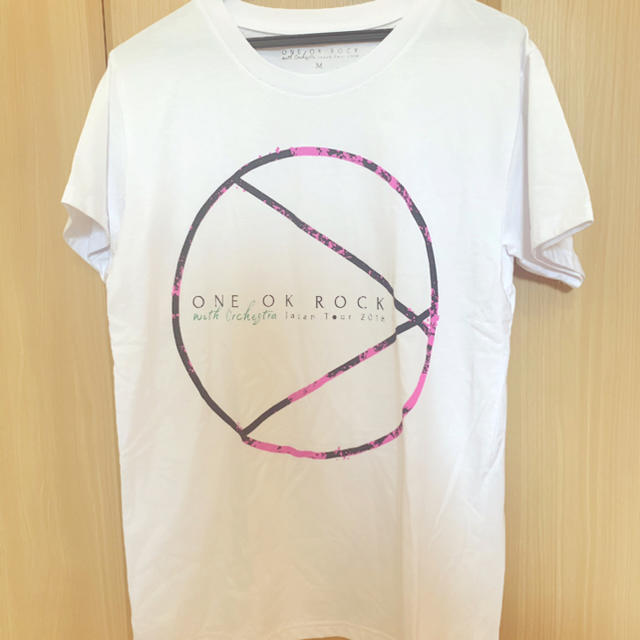 ONE OK ROCK(ワンオクロック)のONE OK ROCK with orchestra tour Tシャツ M エンタメ/ホビーのタレントグッズ(ミュージシャン)の商品写真