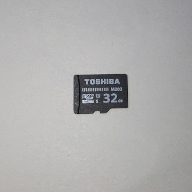 東芝(トウシバ)のTOSHIBA　32GB SDHCカード スマホ/家電/カメラのスマホアクセサリー(その他)の商品写真