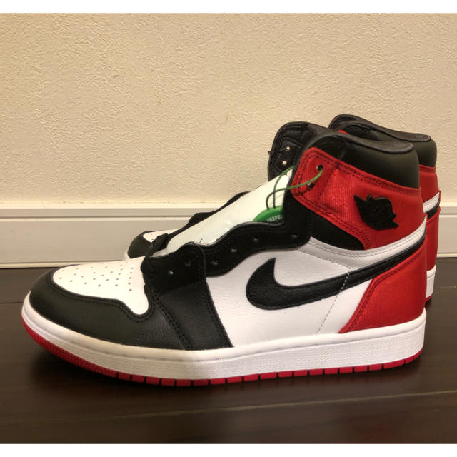 NIKE(ナイキ)の新品 NIKE AIR JORDAN 1 SATIN BLACK TOE  メンズの靴/シューズ(スニーカー)の商品写真