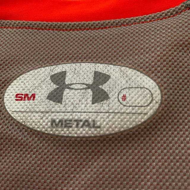 UNDER ARMOUR(アンダーアーマー)のUNDER ARMOUR メンズシャツ　SM  RED スポーツ/アウトドアのゴルフ(ウエア)の商品写真