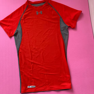 アンダーアーマー(UNDER ARMOUR)のUNDER ARMOUR メンズシャツ　SM  RED(ウエア)