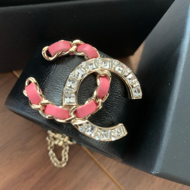 CHANEL(シャネル)の美品　シャネル　銀座本店限定　バングル　ブレスレット レディースのアクセサリー(ブレスレット/バングル)の商品写真