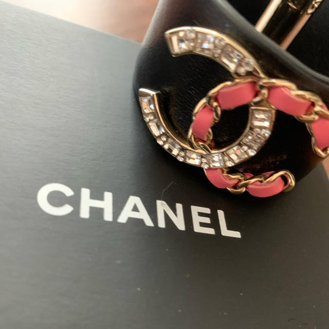 CHANEL(シャネル)の美品　シャネル　銀座本店限定　バングル　ブレスレット レディースのアクセサリー(ブレスレット/バングル)の商品写真