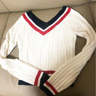 フォーエバートゥエンティーワン(FOREVER 21)のforever21 ホワイトニットスクールガール風リブニット　秋冬(ニット/セーター)