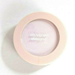 レブロン(REVLON)の未使用品 レブロン  スキンライト プレストパウダー 104 ラベンダー  (フェイスパウダー)