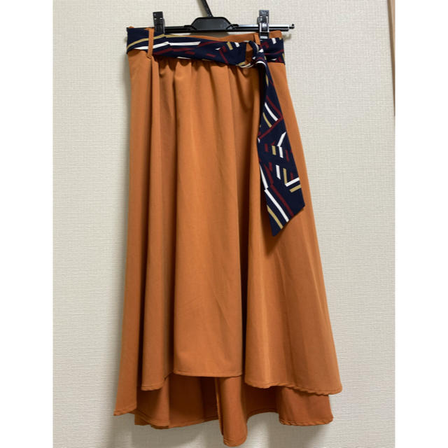 one*way(ワンウェイ)のoneway 茶色イレヘムスカート レディースのスカート(ロングスカート)の商品写真