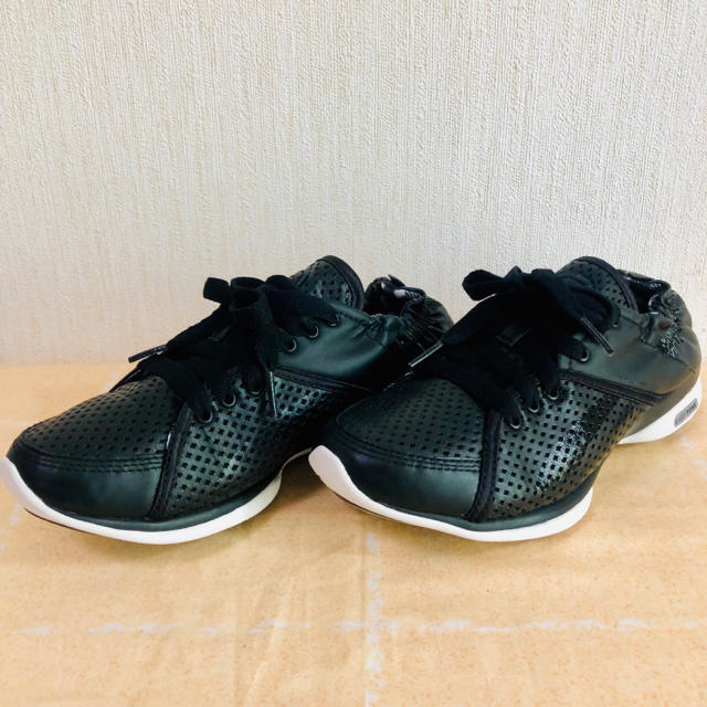 Reebok(リーボック)の☆新品 Reebok イージートーン ブラック 23.5 レディースの靴/シューズ(スニーカー)の商品写真