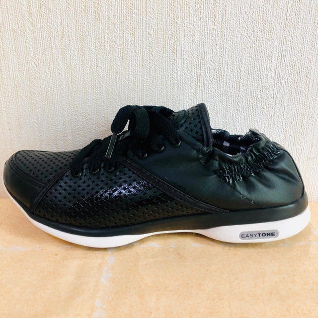 Reebok(リーボック)の☆新品 Reebok イージートーン ブラック 23.5 レディースの靴/シューズ(スニーカー)の商品写真