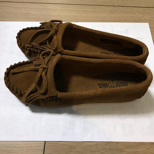 Minnetonka(ミネトンカ)のミネトンカ　DUSTY BROWN レディースの靴/シューズ(スリッポン/モカシン)の商品写真